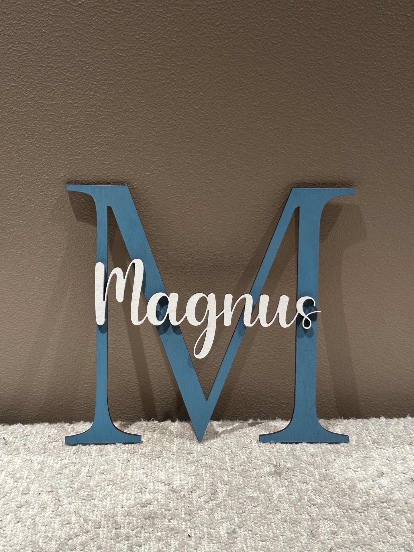 Personlig dørskilt i tre - bokstav og navn