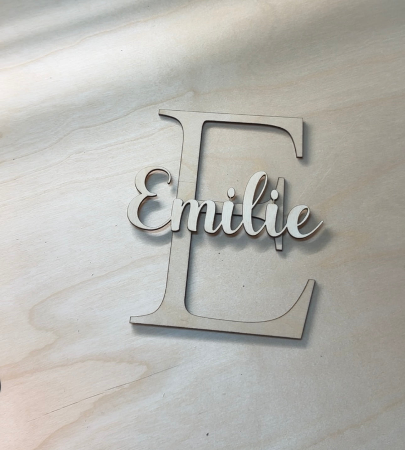 Personlig dørskilt i tre - bokstav og navn